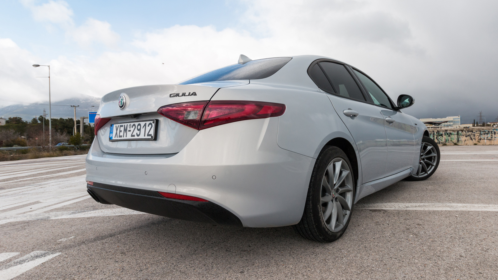 Alfa Romeo Giulia 2.0T AT: Ιταλίδα πλανεύτρα με σωστή κίνηση